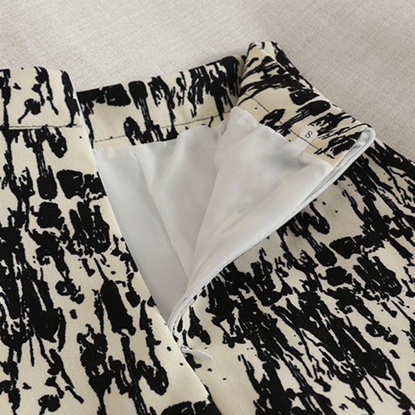 Női rövid szoknya magas derékkal, retro stílusban