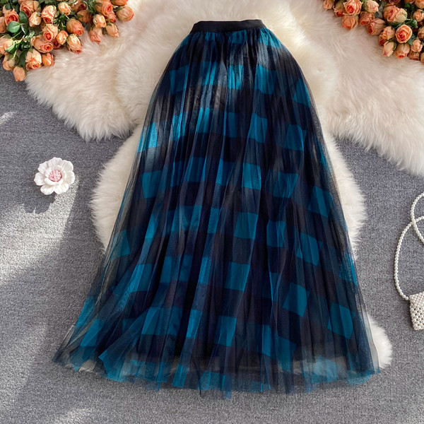 Hosszú női kockás szoknya gumírozott derékkal