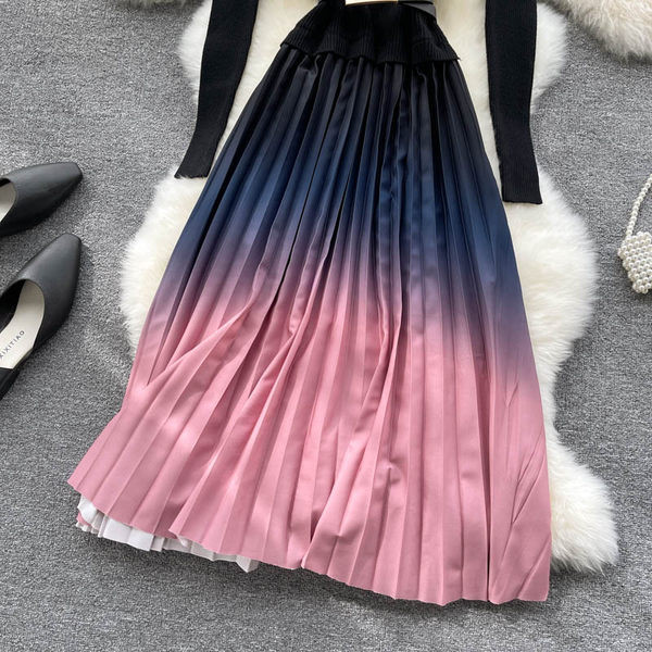 Női ruha irizáló színekben, övvel a derekán