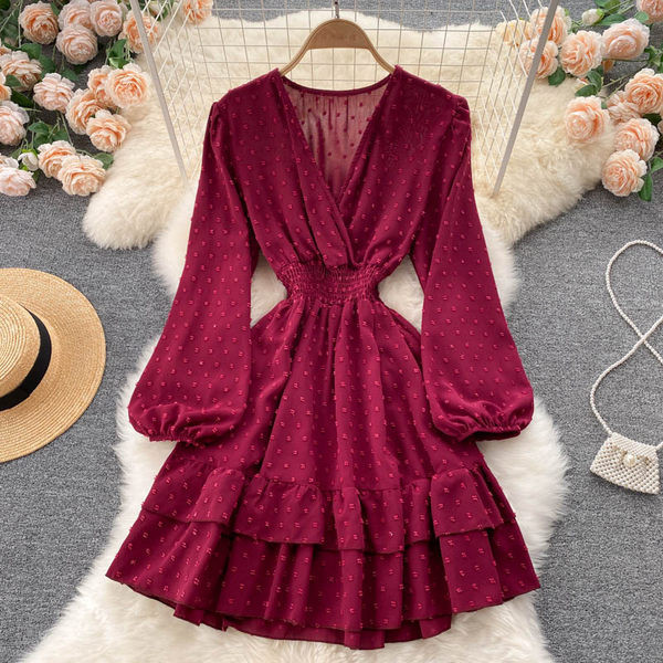 Alkalmi női ruha spitz nyakkivágással