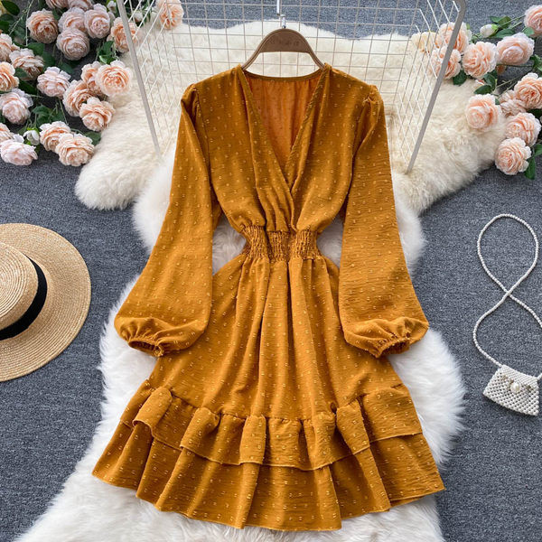 Alkalmi női ruha spitz nyakkivágással