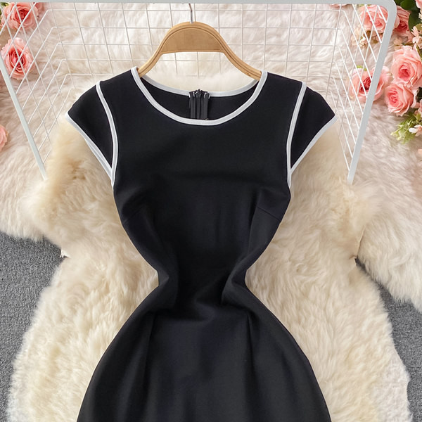 Rochie de dama neagra cu decolteu oval