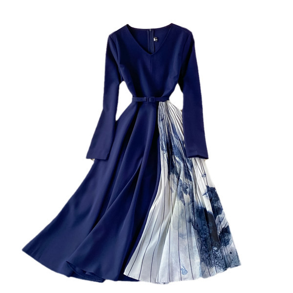 Női ruha övvel és kerek nyakkivágással