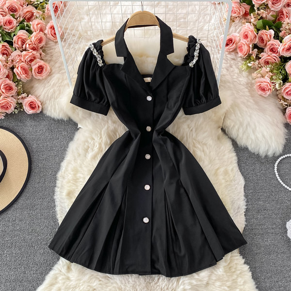 Csupasz vállú női ruha gombokkal több színben