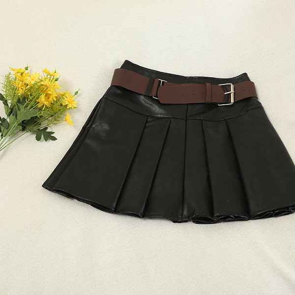 Bőr női szoknya övvel