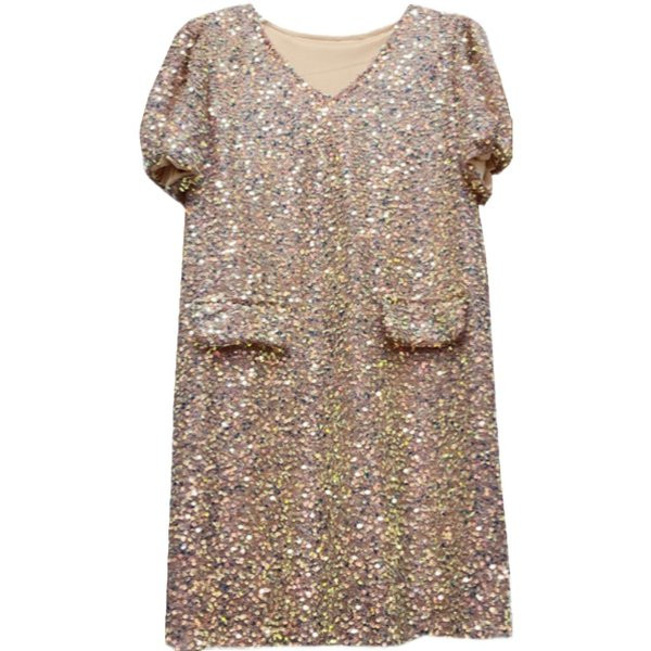 Modern, egyenes női ruha flitterekkel és spitz nyakkivágással