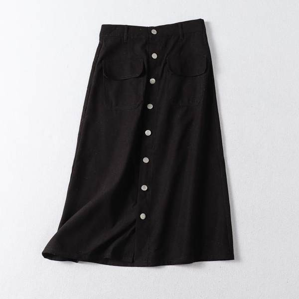 Hosszú szoknya gombokkal és zsebekkel