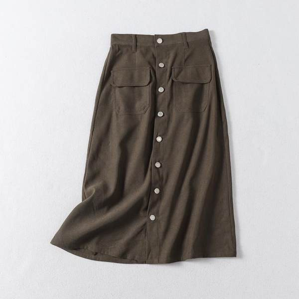 Hosszú szoknya gombokkal és zsebekkel