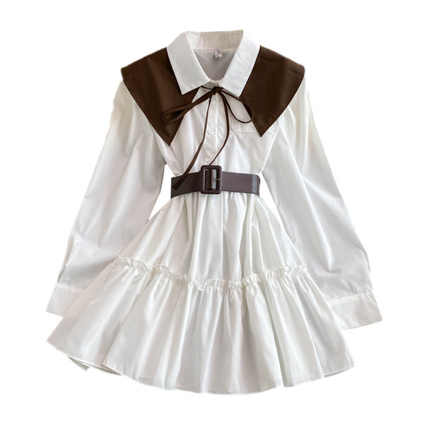 Fehér női ruha nyakkendővel és övvel