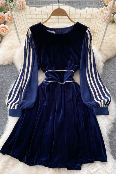 Modern női bársonyruha szegéllyel