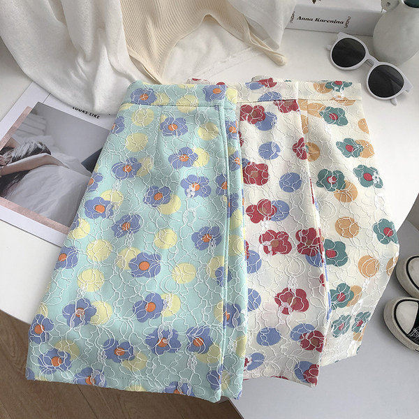 Új modell szoknya virágos motívumokkal, magas derékkal