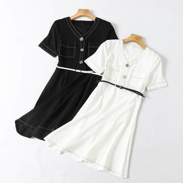 Alkalmi női ruha szabású modell övvel