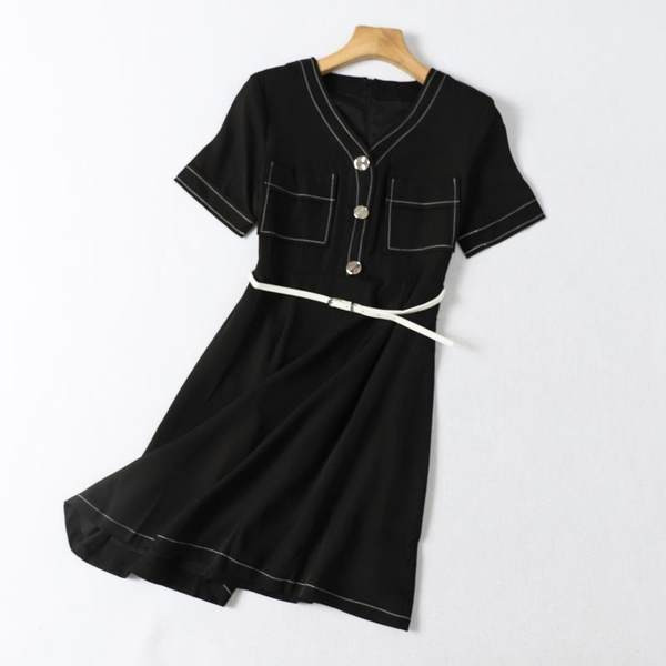 Alkalmi női ruha szabású modell övvel