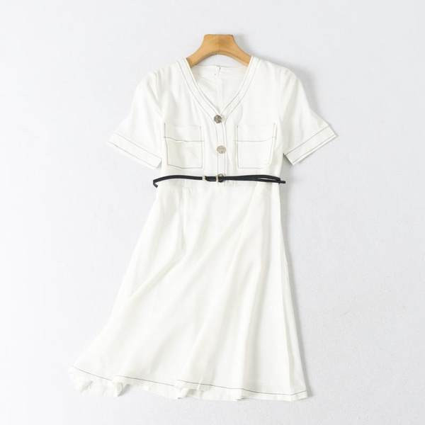 Alkalmi női ruha szabású modell övvel