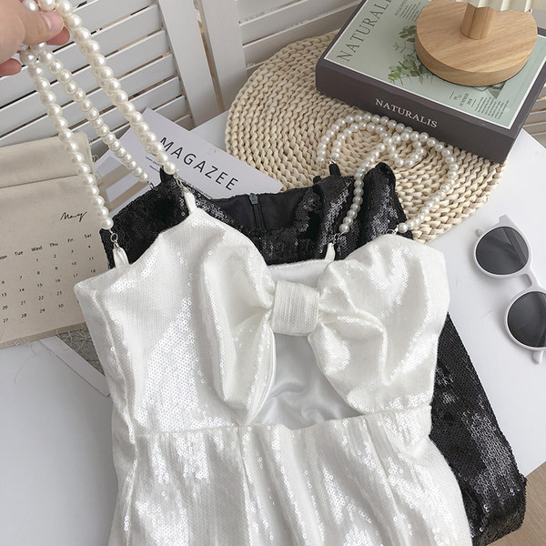 Stílusos női rövid ruha gyöngyökkel