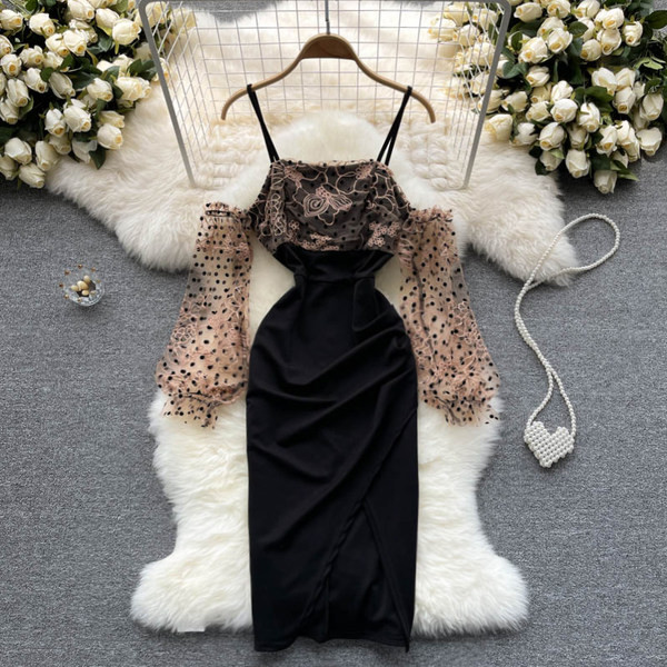 Modern női ruha csipkeujjal és csupasz váll