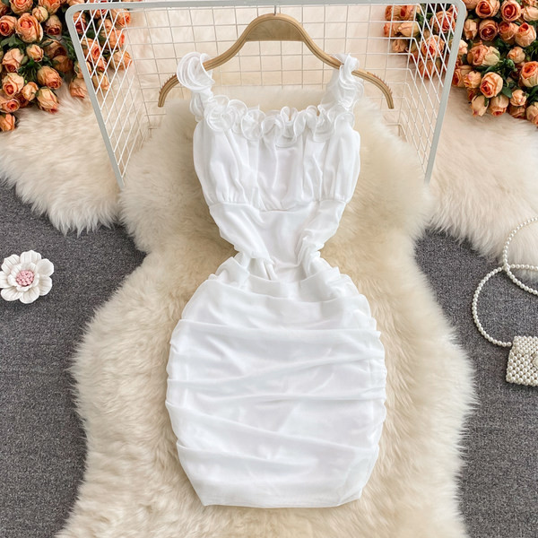 Rózsaszín, fekete és fehér női ruha-modell