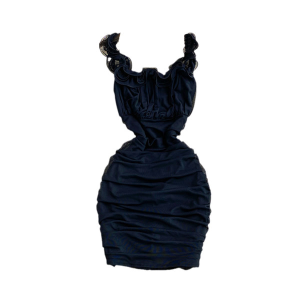 Rózsaszín, fekete és fehér női ruha-modell