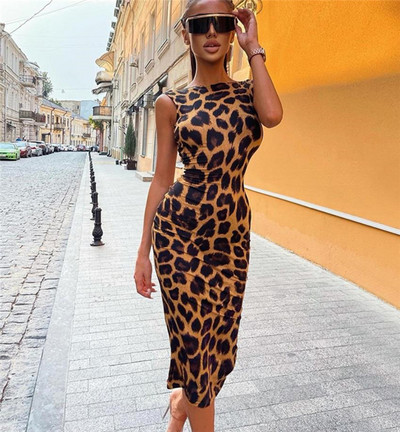 Σλιμ γυναικείο φόρεμα με animal print