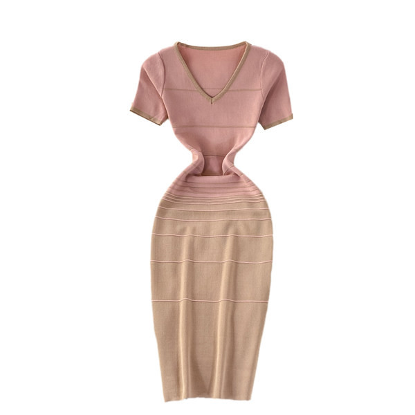 Női kötött, testhezálló ruha spitz nyakkivágással