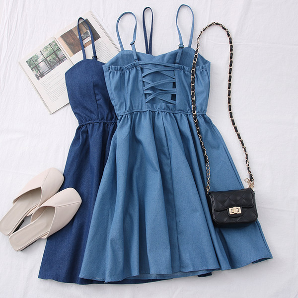 Modern női ruha vékony pántokkal - kék színben