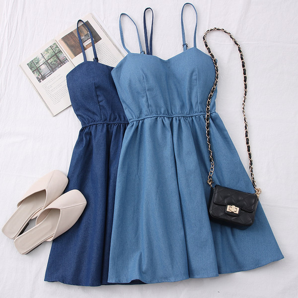 Modern női ruha vékony pántokkal - kék színben