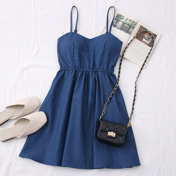 Modern női ruha vékony pántokkal - kék színben