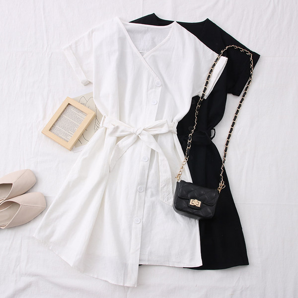 Új modell aszimmetrikus női ruha spitz nyakkivágással és övvel