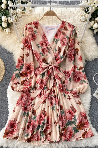 Női alkalmi ruha virágmintával és V-nyakkal