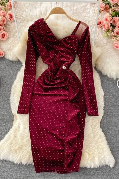 Női testhezálló piros és fekete ruha