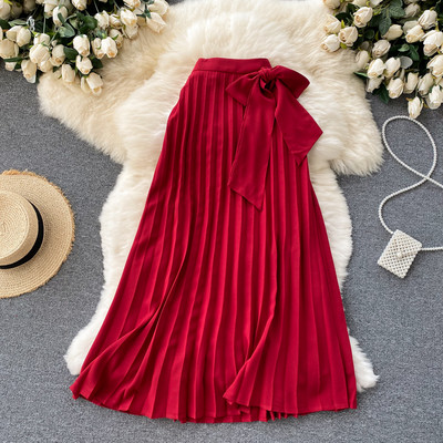 Hajtogatott női szoknya magas derékkal és szalaggal