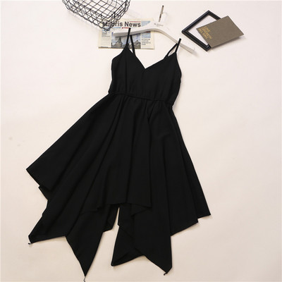 Modern aszimmetrikus ruha vékony pántokkal