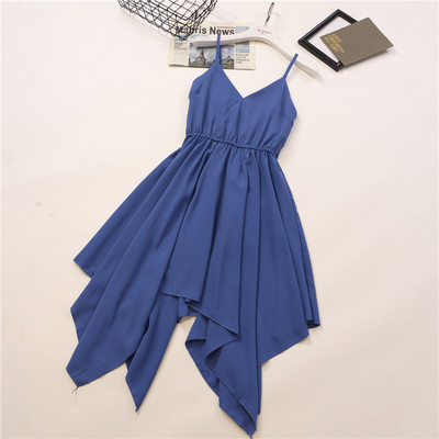 Modern aszimmetrikus ruha vékony pántokkal