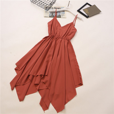 Modern aszimmetrikus ruha vékony pántokkal