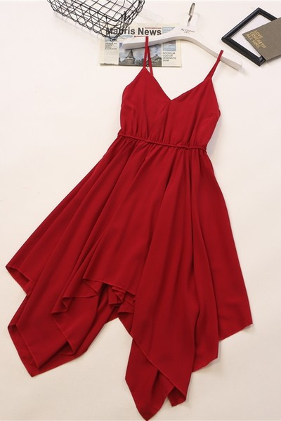 Modern aszimmetrikus ruha vékony pántokkal