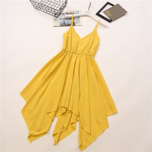 Modern aszimmetrikus ruha vékony pántokkal