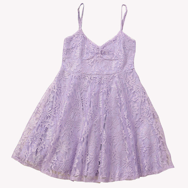 Aktuális női ruha csipkével és vékony pántokkal