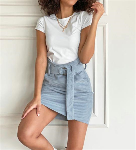 Rövid kordbársony szoknya magas derékkal és övvel