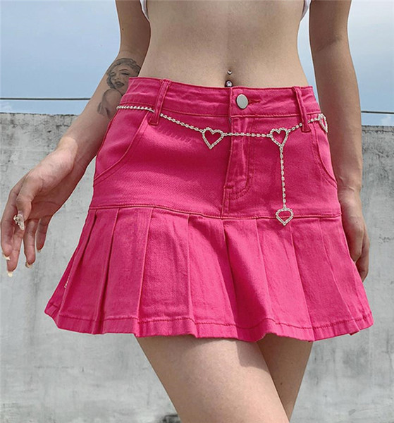 Rövid farmerszoknya fürtökkel