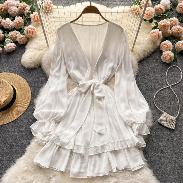 Női ruha hosszú ujjú, derékban megkötős