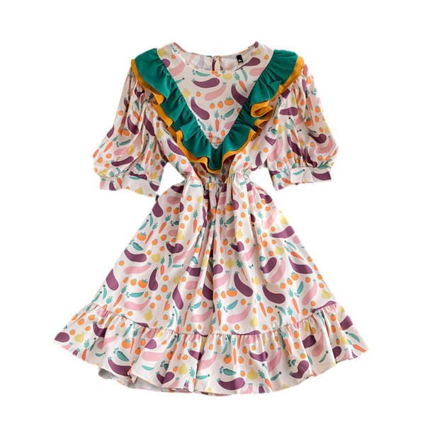 Új modell női ruha színes mintával és fürtökkel