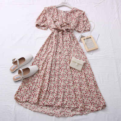 Tavaszi-nyári női ruha spitz nyakkivágással és övvel