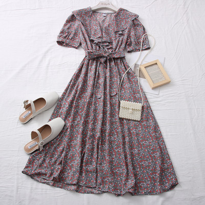 Tavaszi-nyári női ruha spitz nyakkivágással és övvel