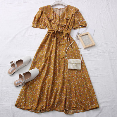 Tavaszi-nyári női ruha spitz nyakkivágással és övvel