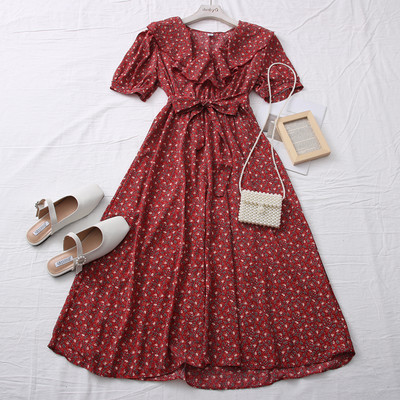 Tavaszi-nyári női ruha spitz nyakkivágással és övvel