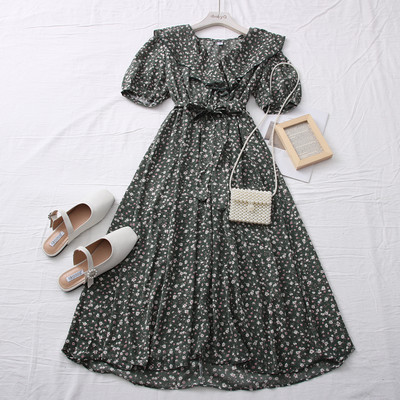 Tavaszi-nyári női ruha spitz nyakkivágással és övvel