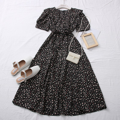 Tavaszi-nyári női ruha spitz nyakkivágással és övvel