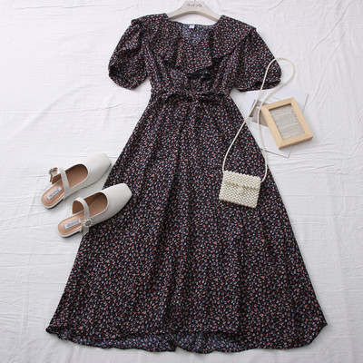 Tavaszi-nyári női ruha spitz nyakkivágással és övvel