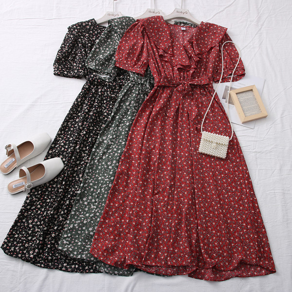 Tavaszi-nyári női ruha spitz nyakkivágással és övvel