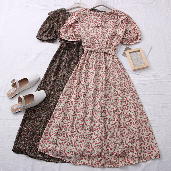 Tavaszi-nyári női ruha spitz nyakkivágással és övvel